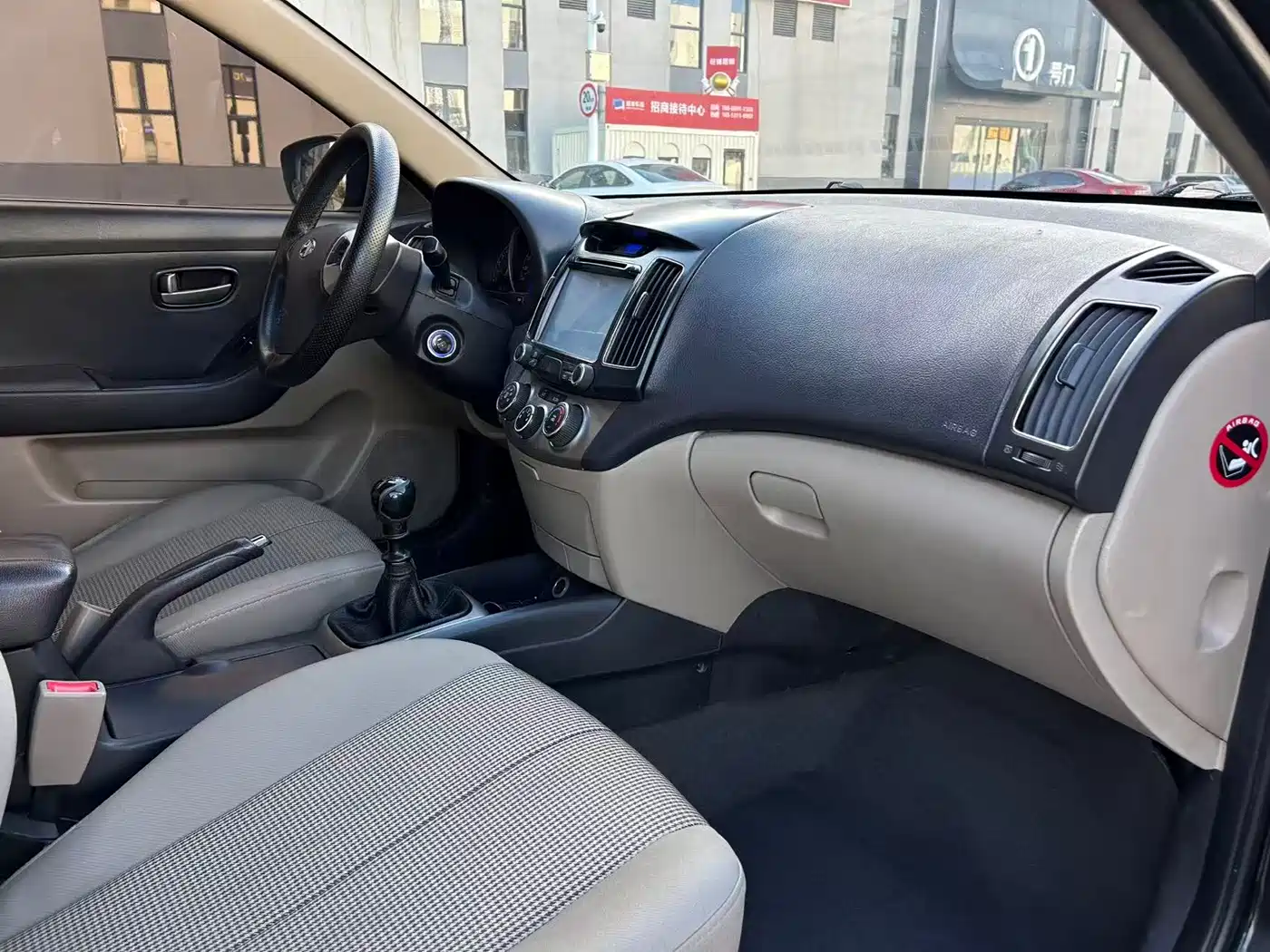 Hyundai Elantra 2011 1.6L Manual Luxury фото 4