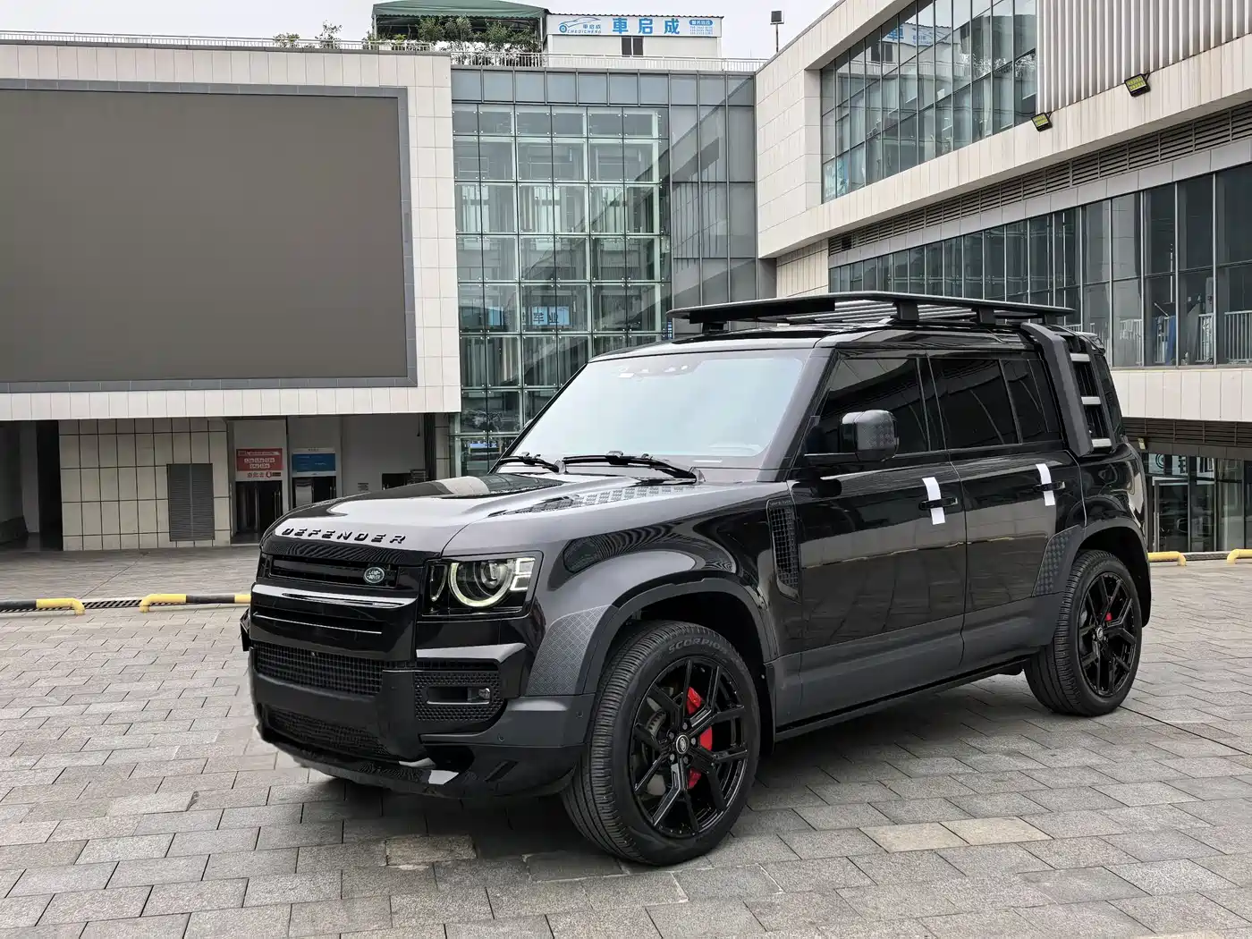 Land Rover Defender 2023 Model 110 3.0T P400 Dark Special Edition