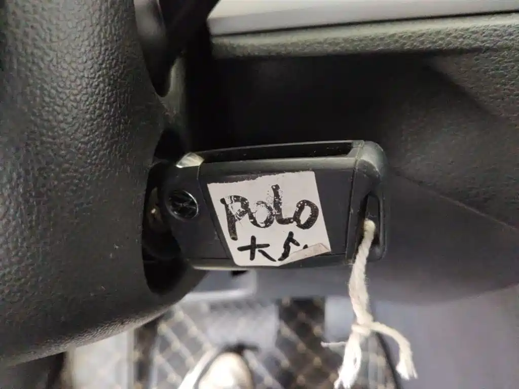 VOLKSWAGEN POLO