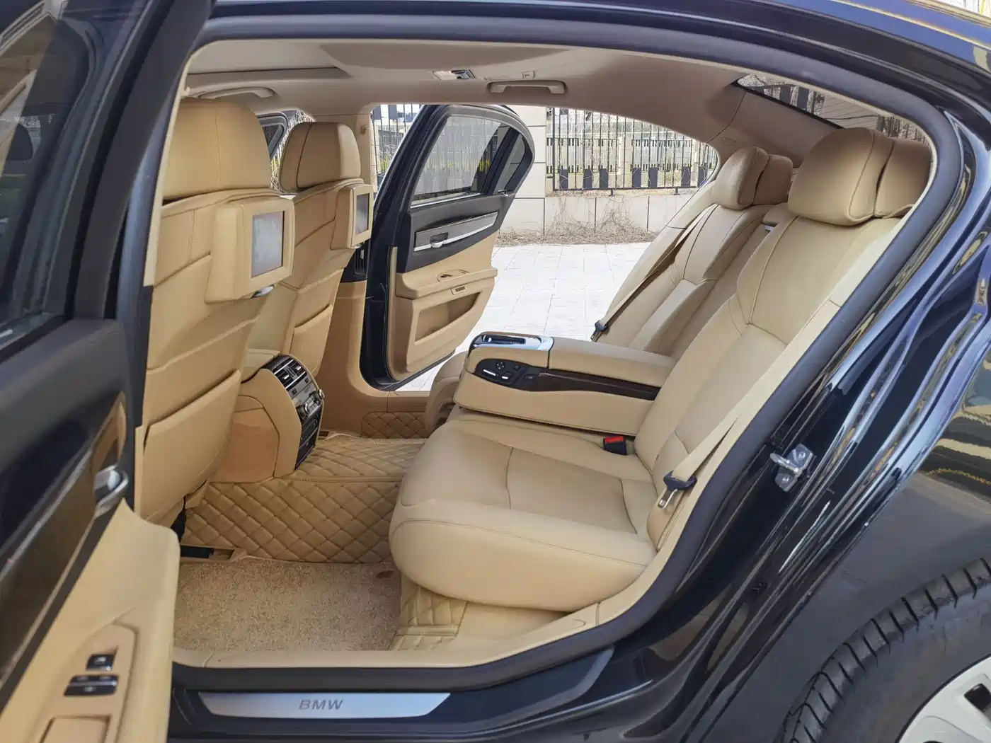 BMW 7 Series 2009 730Li Luxury фото 7