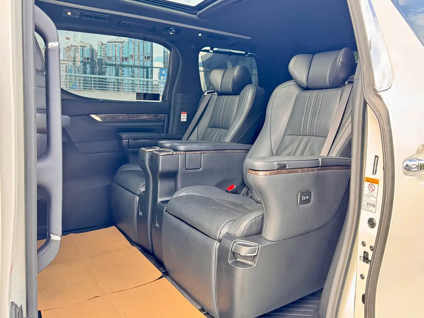 Toyota Alphard 2021 Hybrid 2.5L Premium фото 8