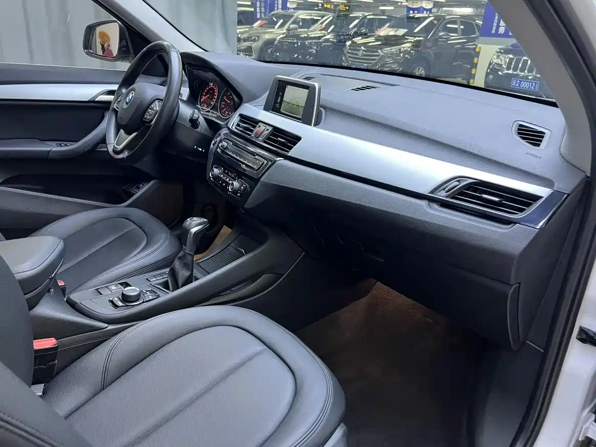 BMW X1 2018 sDrive20Li Leading Model фото 15