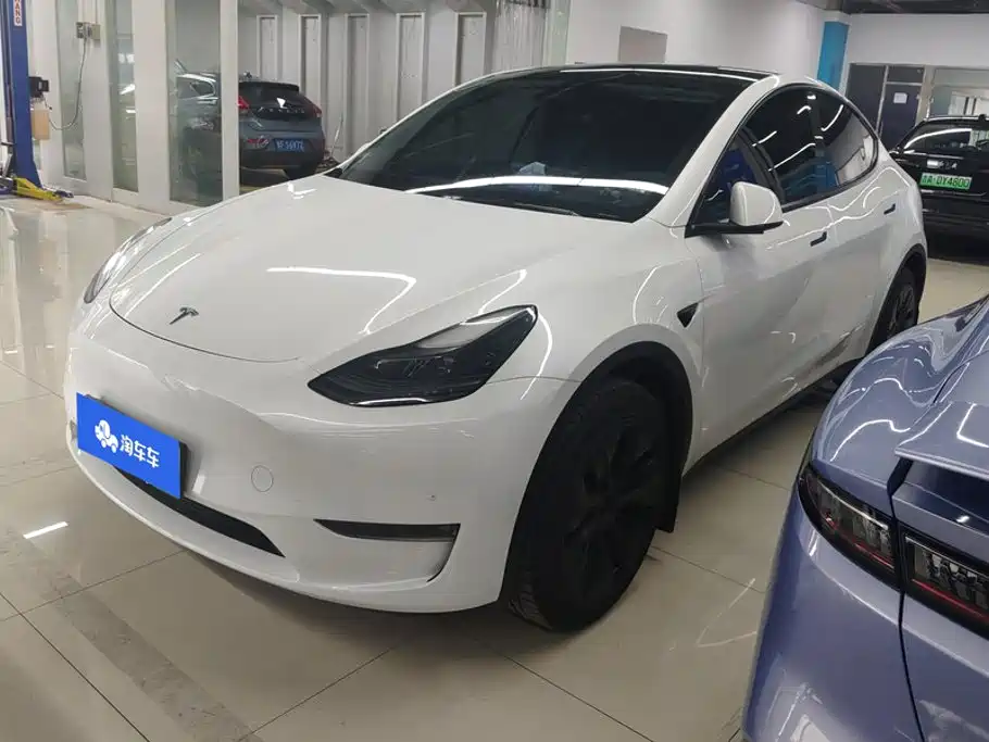 Tesla Model Y 2024