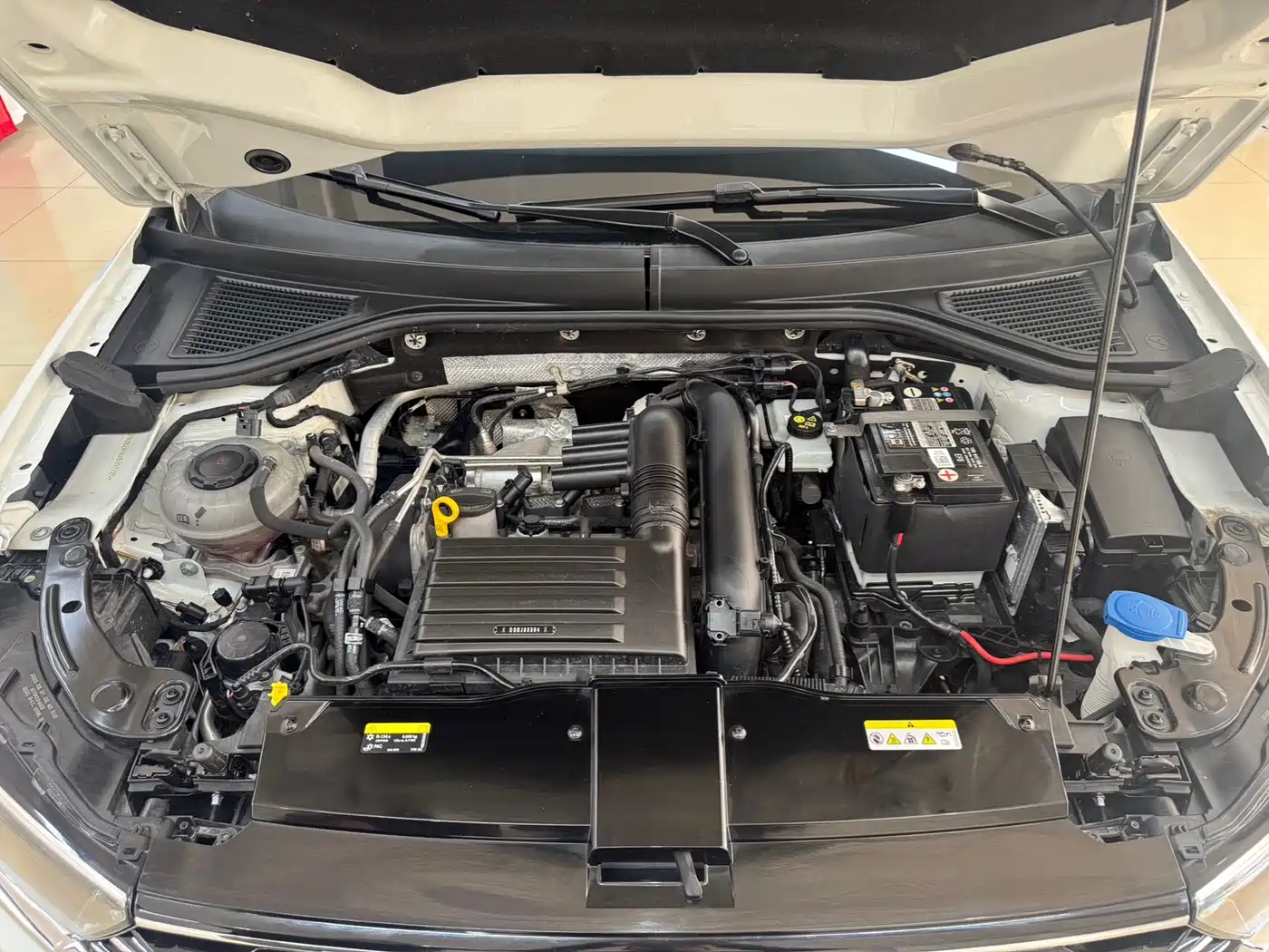 VOLKSWAGEN T ROC EXPLORING SONGS