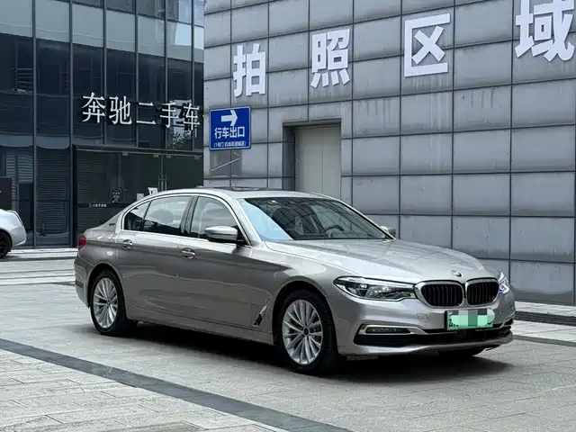 BMW 5 Series New Energy 2019 530Le Pioneer Edition — фото 2