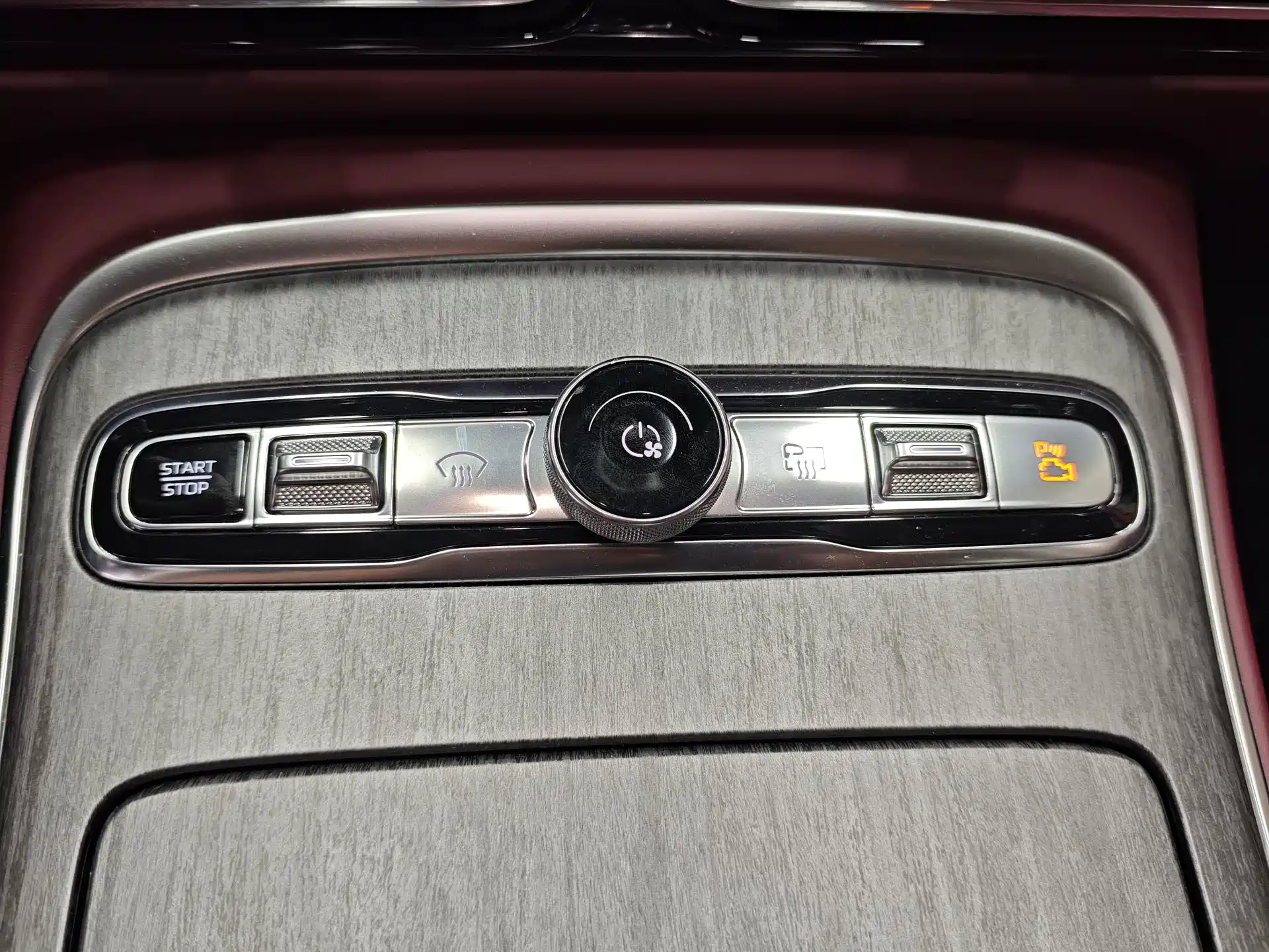 Фото 9 - Hongqi H5