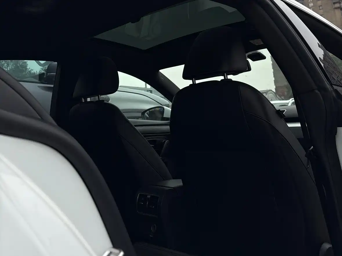 Volkswagen FAW-Volkswagen CC 2016 Model 1.8TSI Premium фото 6