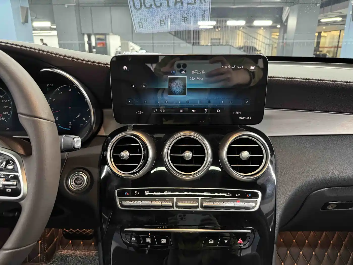 Mercedes-Benz GLC 2021 GLC 260 L 4MATIC Sporty фото 19