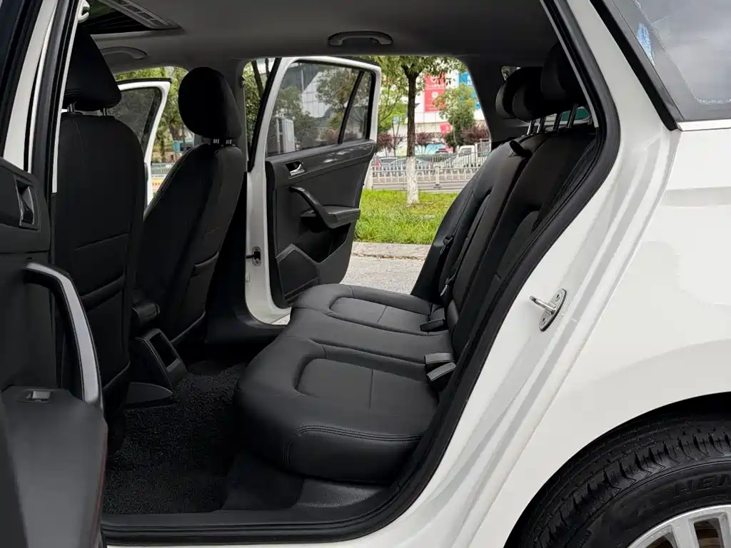 Volkswagen Santana 2017 Gran Santana 1.6L Auto Luxury фото 12