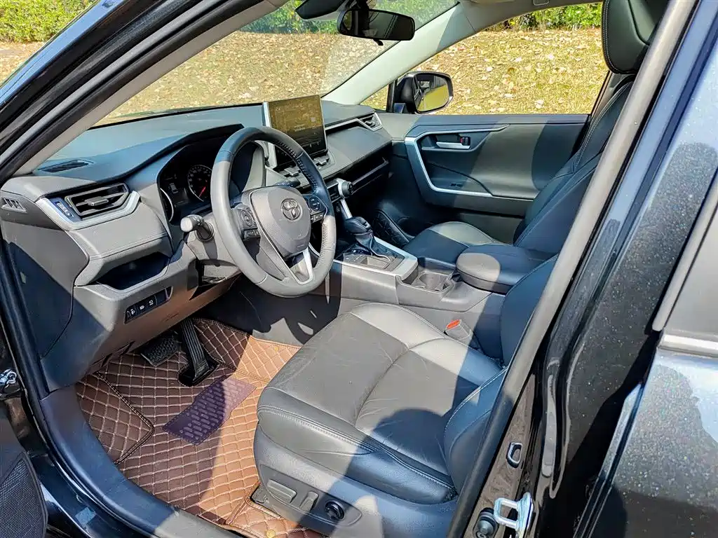 Toyota Wildlander 2022 2.0L CVT FWD Luxury PLUS Edition фото 7