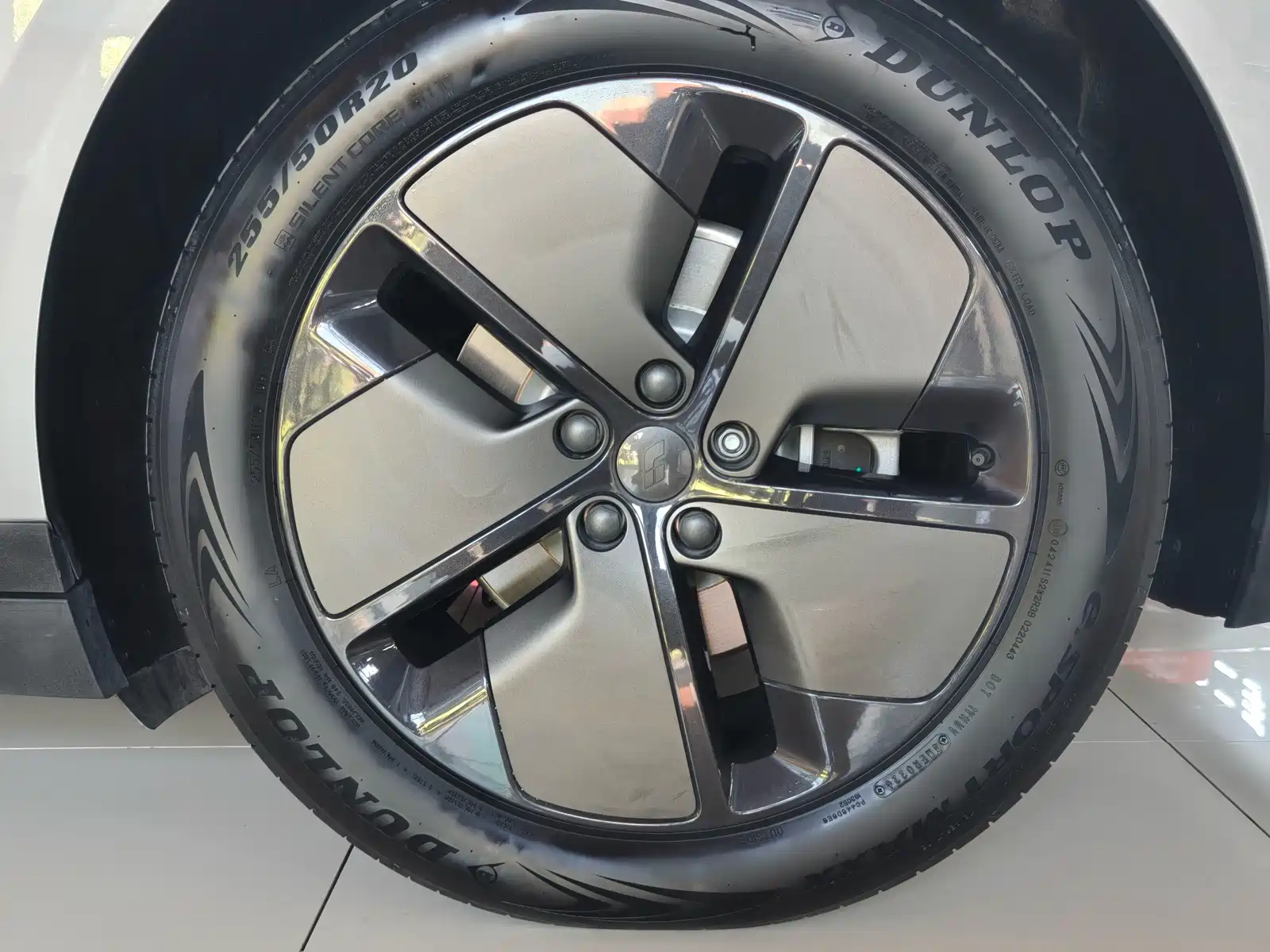 Фото 8 - Li Auto i6
