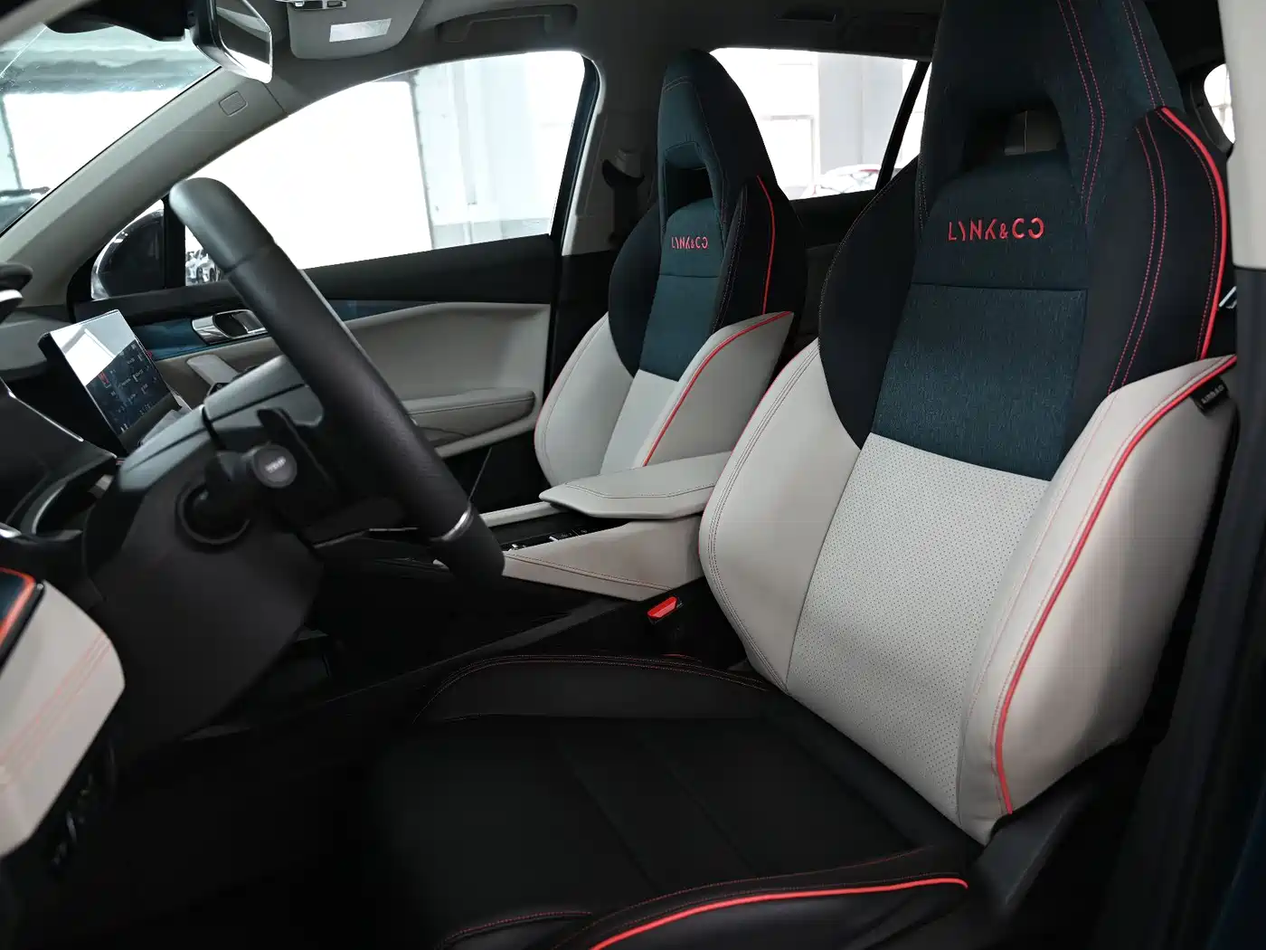 Lynk & Co 06 2020 1.5T Halo фото 21