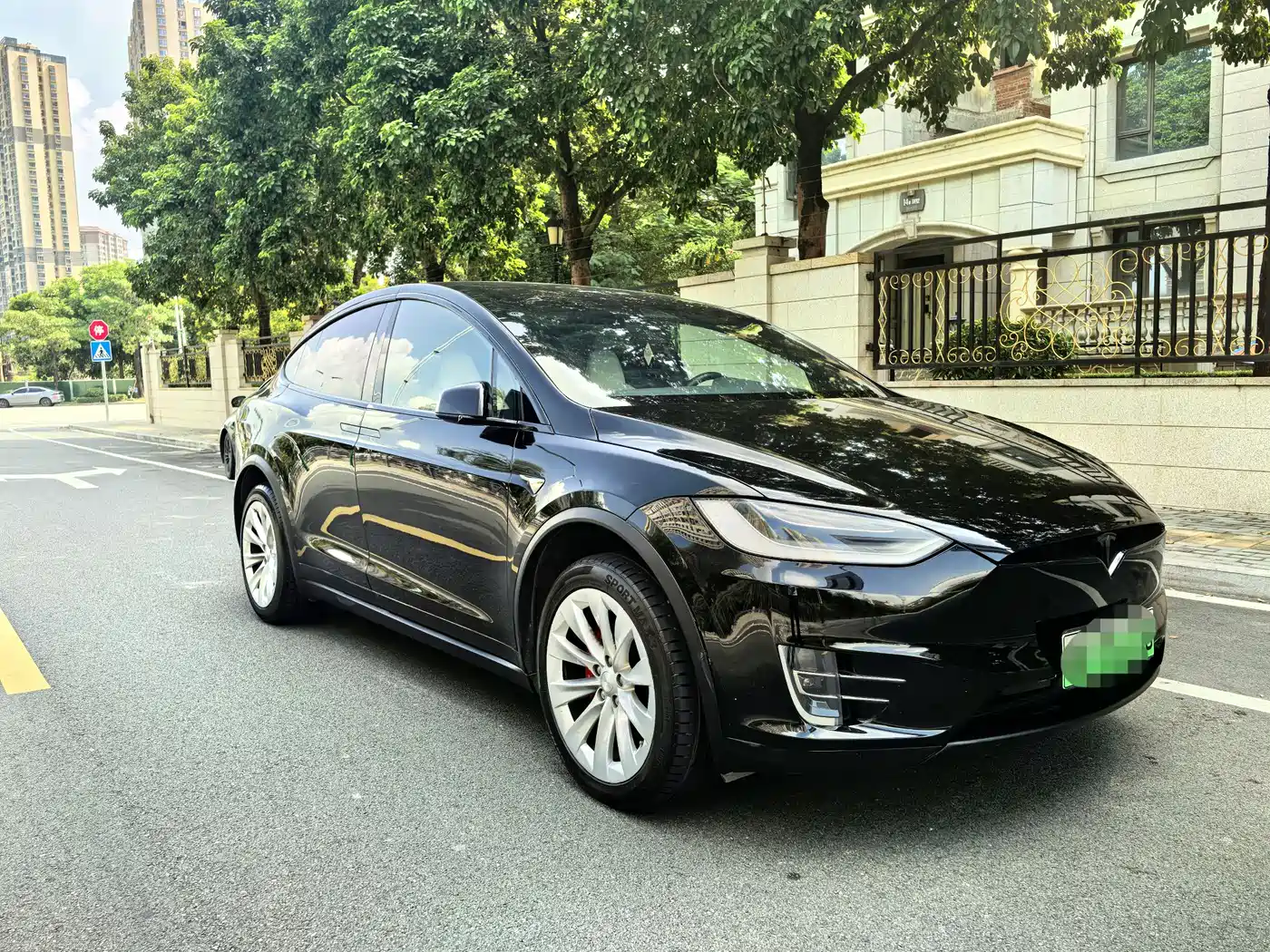 TESLA MODEL X
