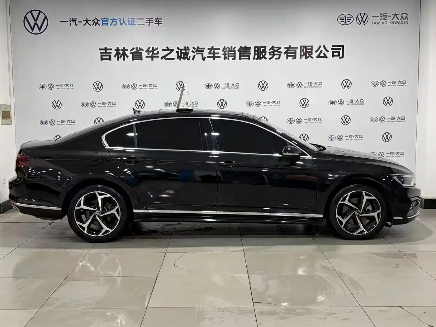Volkswagen Magotan 2023 2 Million Units Anniversary Edition 330TSI DSG Leading Type фото 3