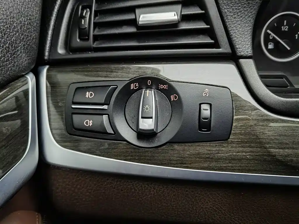 BMW 5 Series 2014 525Li Luxury Design Package фото 21