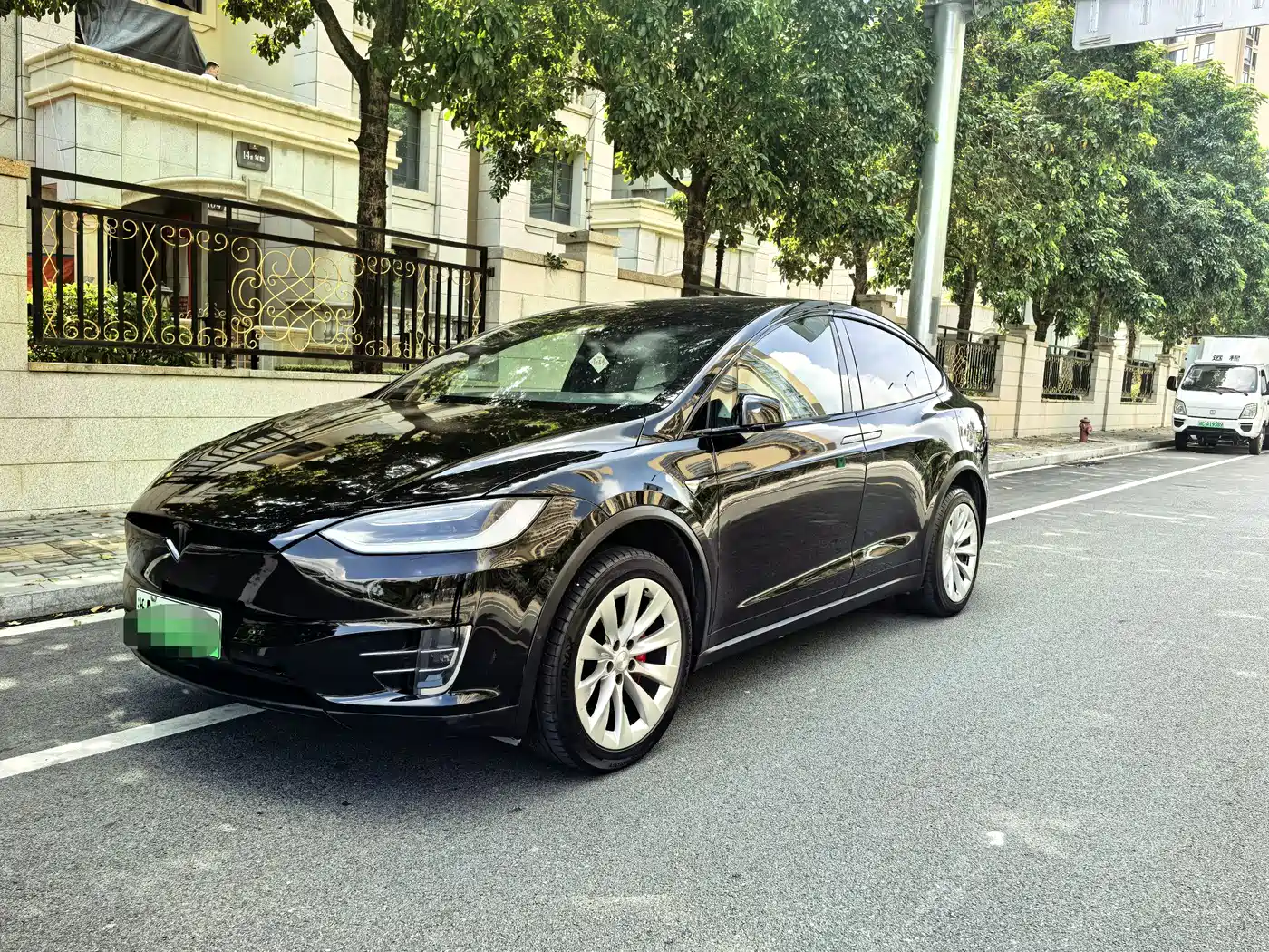 TESLA MODEL X
