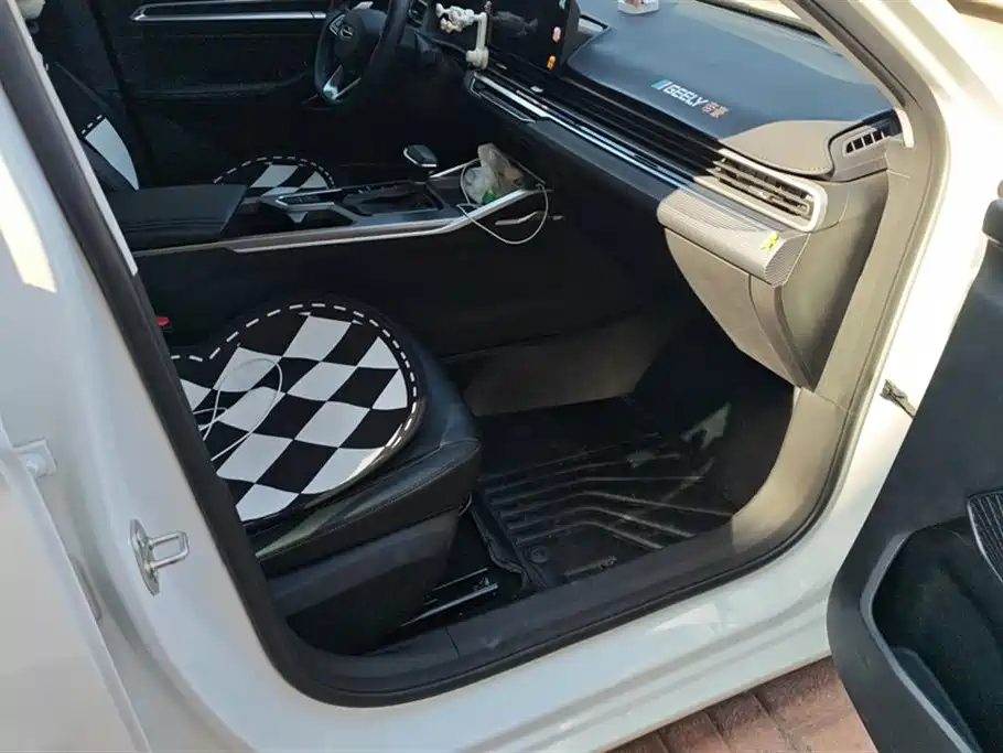 GEELY AUTOMOBILE EMGRAND