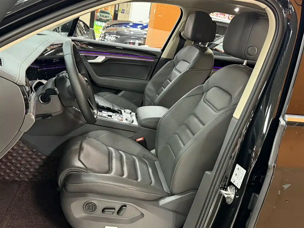 Volkswagen Touareg 2023 2.0TSI R-Line Edition фото 8