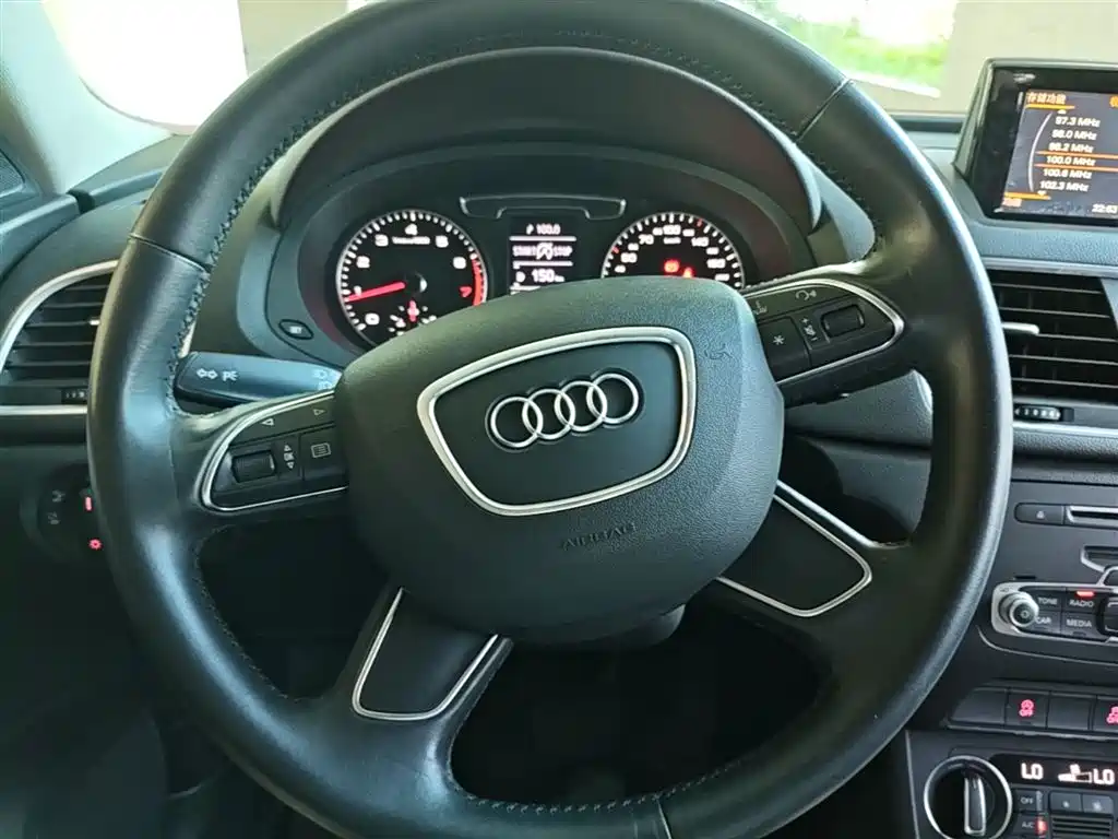Audi Q3 2018 30th Anniversary Edition 30 TFSI Standard фото 11