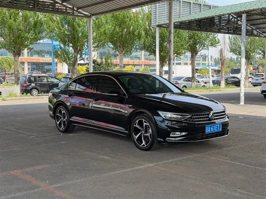 Volkswagen Magotan 2023 Model 2 Million Commemorative Edition 330TSI DSG Luxury фото 3
