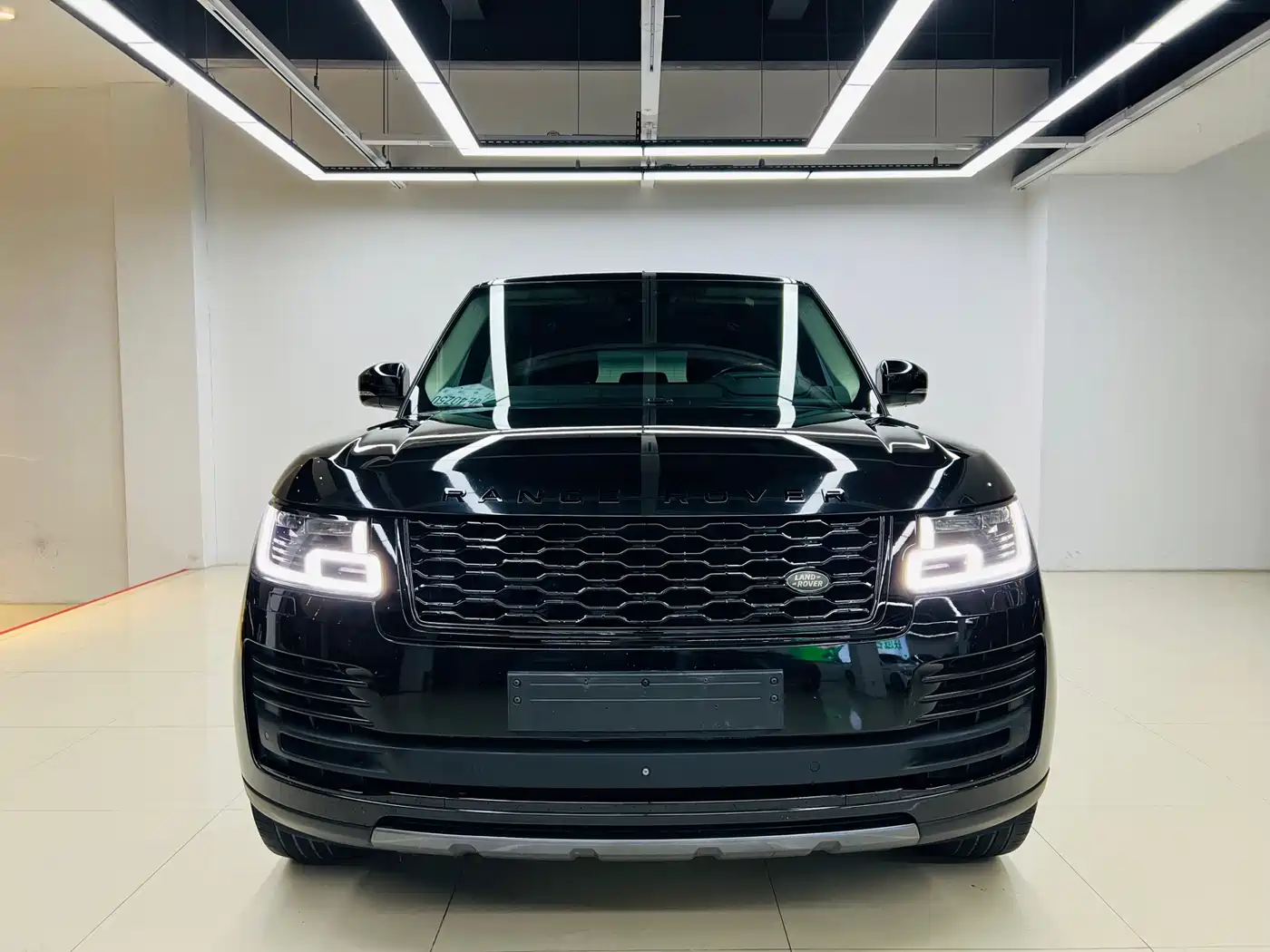 Land Rover Range Rover 2018 3.0 SC V6 Vogue Heritage Extended Edition фото 4