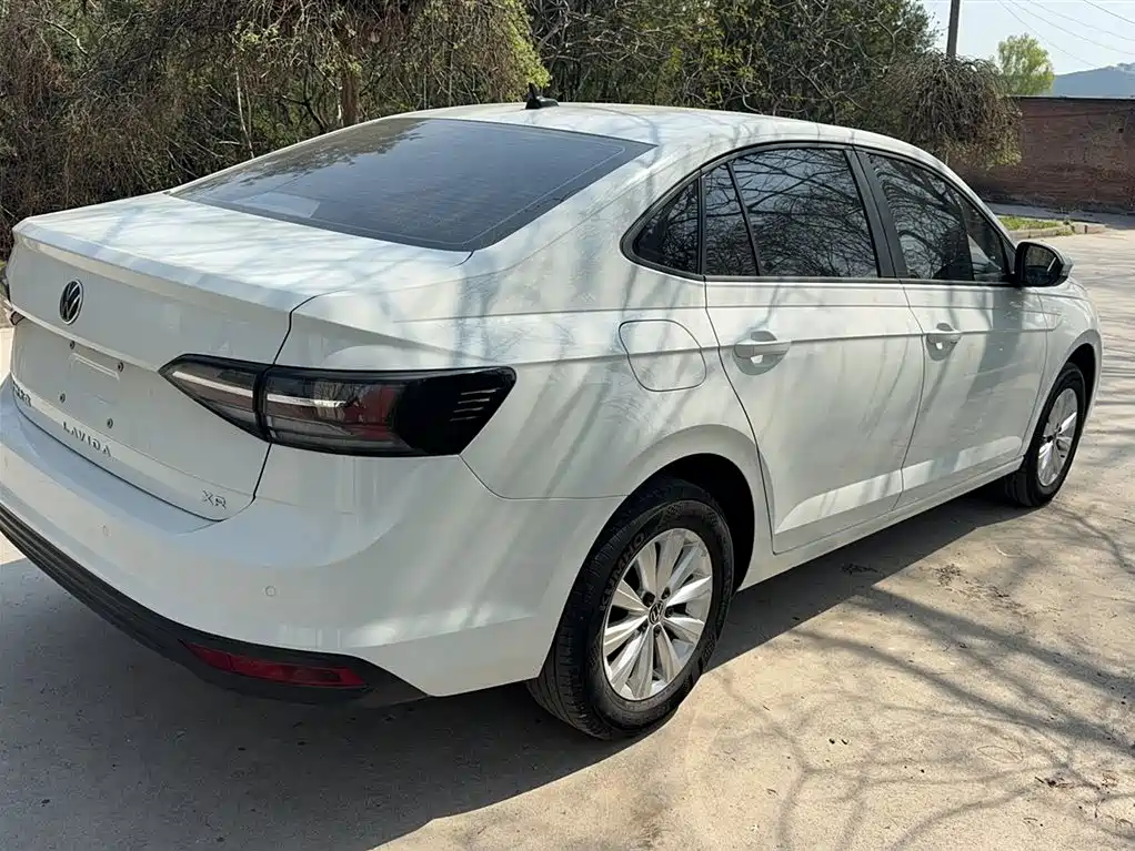 Volkswagen Lavida 2023 Xinrui 1.5L Auto Xinyi Edition фото 10