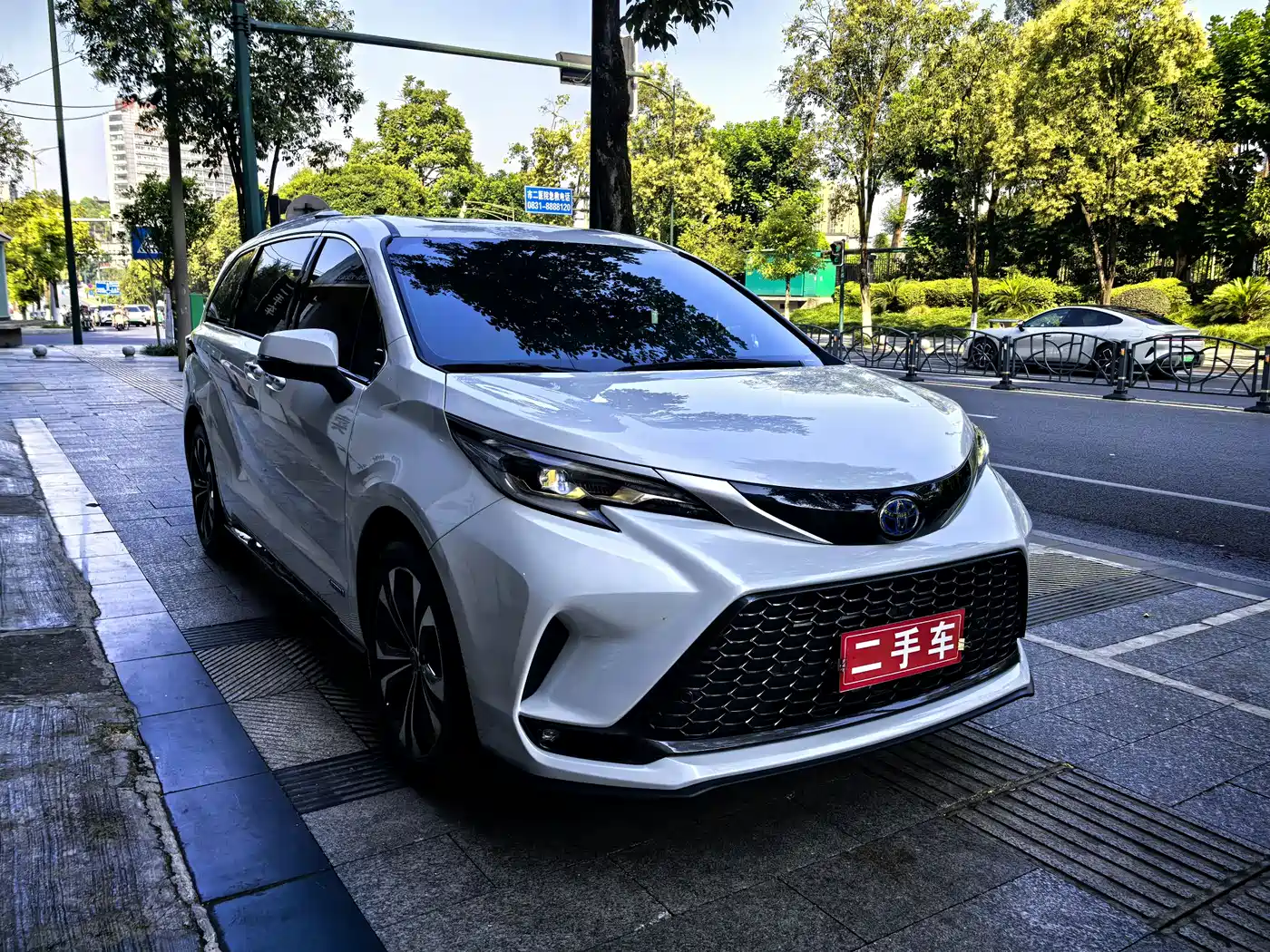 Toyota Granvia 2022 2.5L Hybrid Noble Edition фото 3