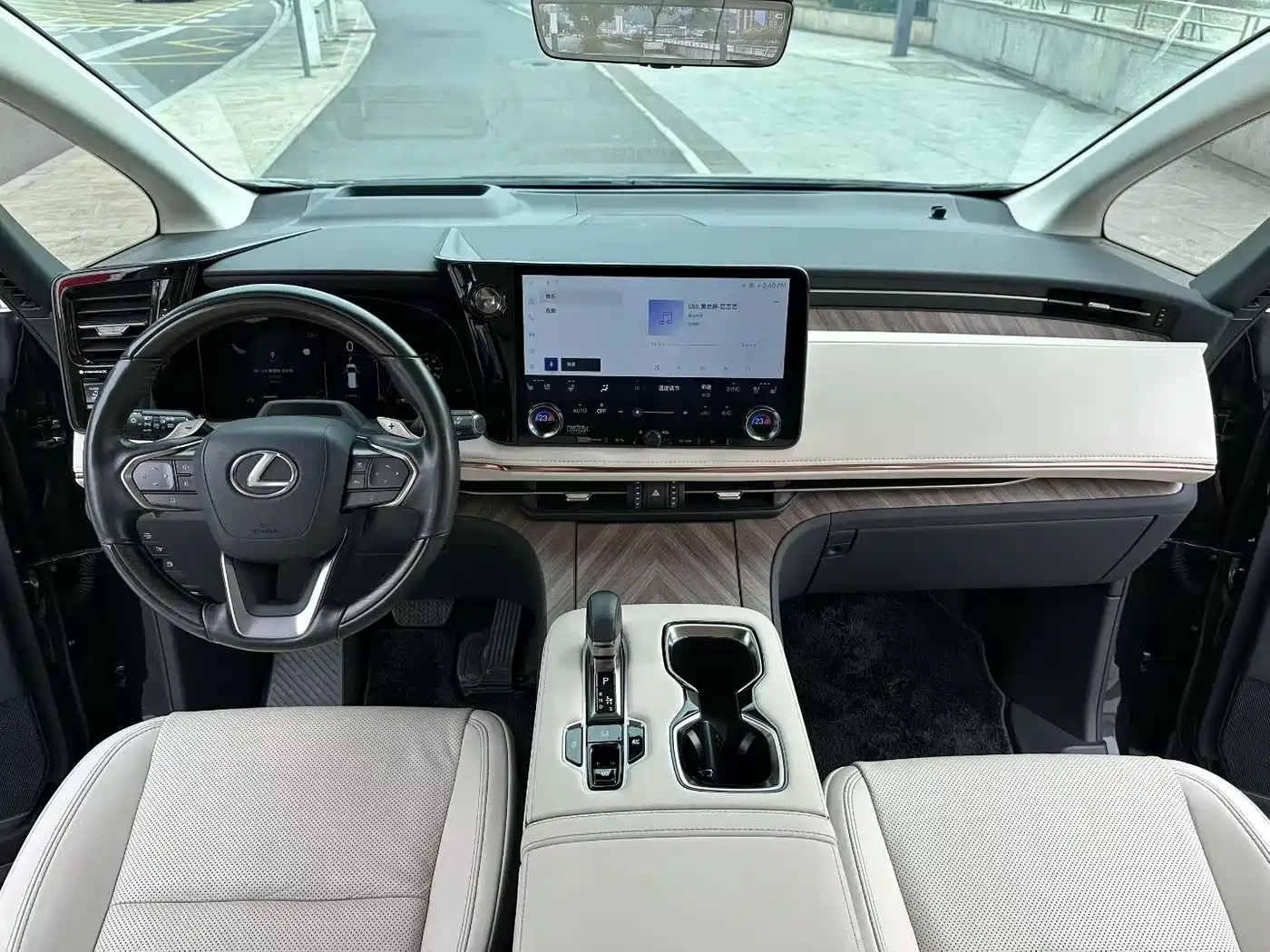 Lexus LM 2023 350h 7-Seater Elegance Edition фото 9
