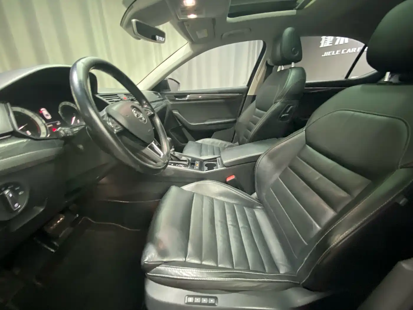 Škoda Superb 2018 TSI330 DSG Luxury Edition China V фото 9