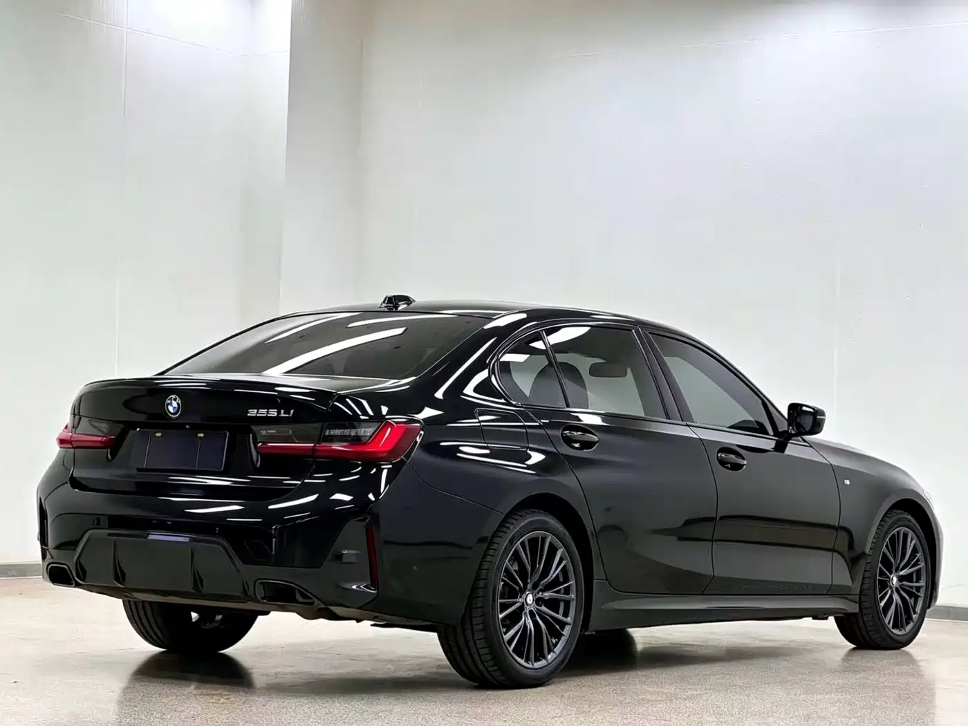 BMW 3 Series 2023 325Li M Sport Black Night Package фото 5