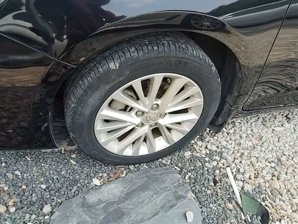 Toyota Camry 2015 2.5G Luxury Navigation Edition фото 22