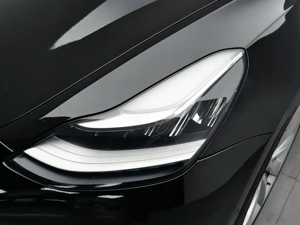 Photo 7 - Tesla Model 3