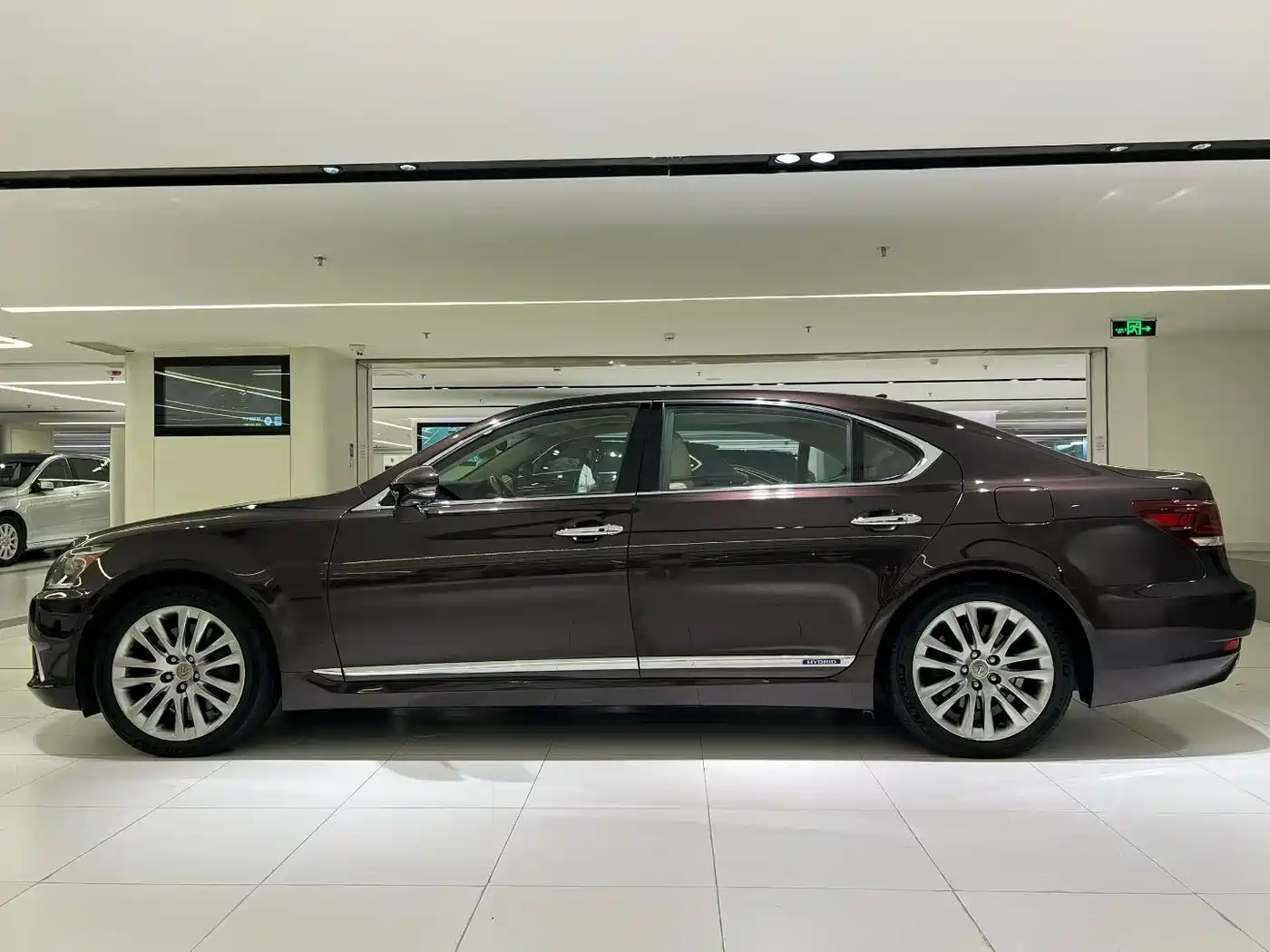 Lexus LS 2013 600hL фото 3
