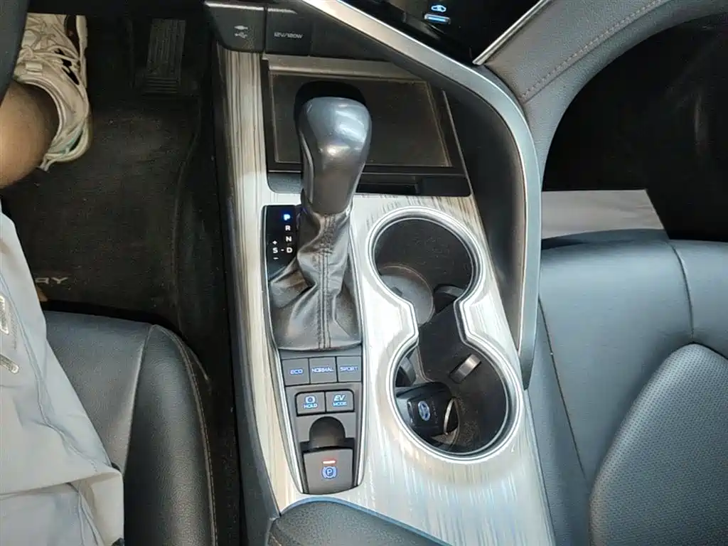 Toyota Camry 2019 Hybrid 2.5HG Luxury Edition China VI фото 14