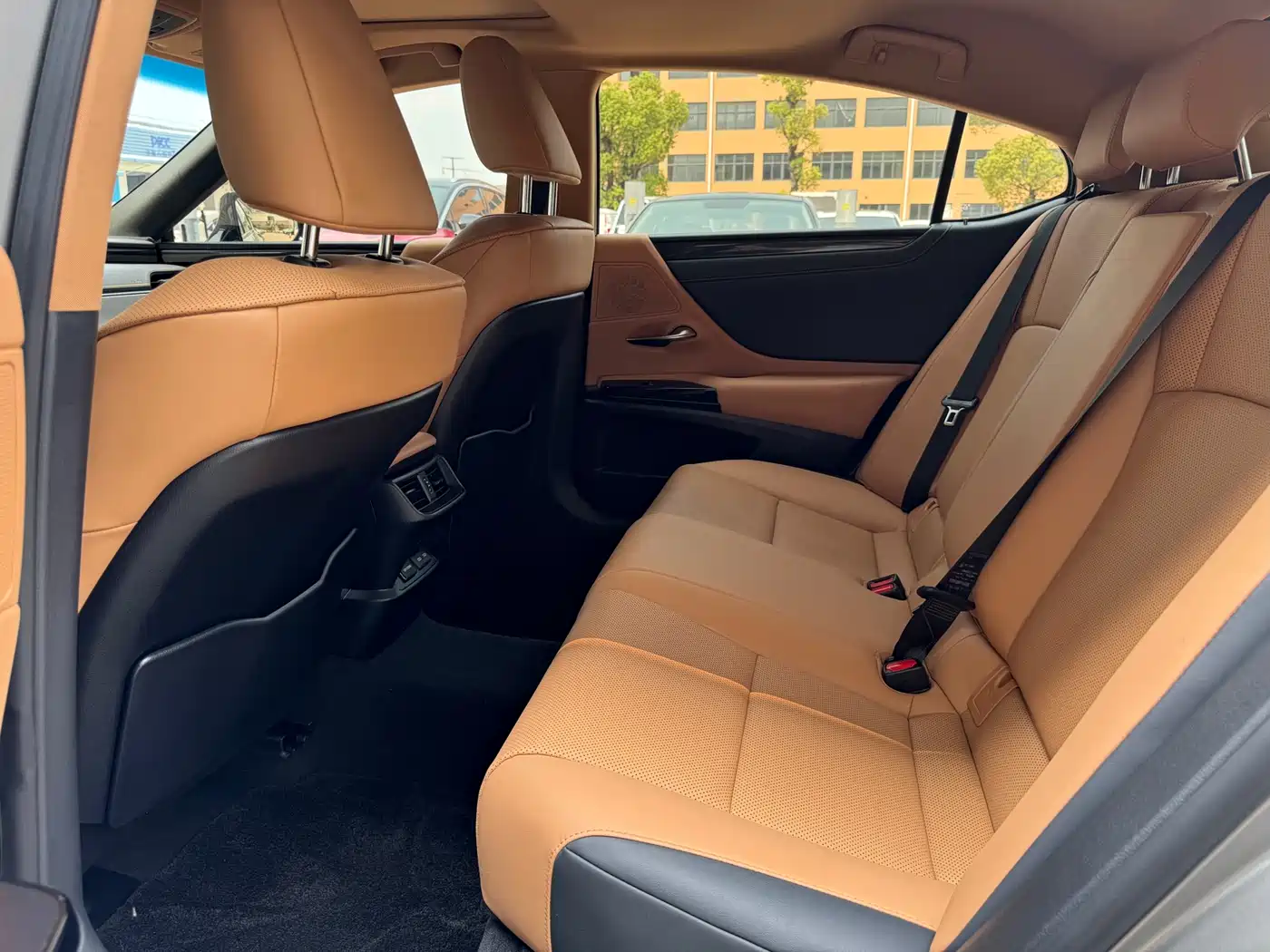 Lexus ES 2022 200 Excellence Edition фото 6