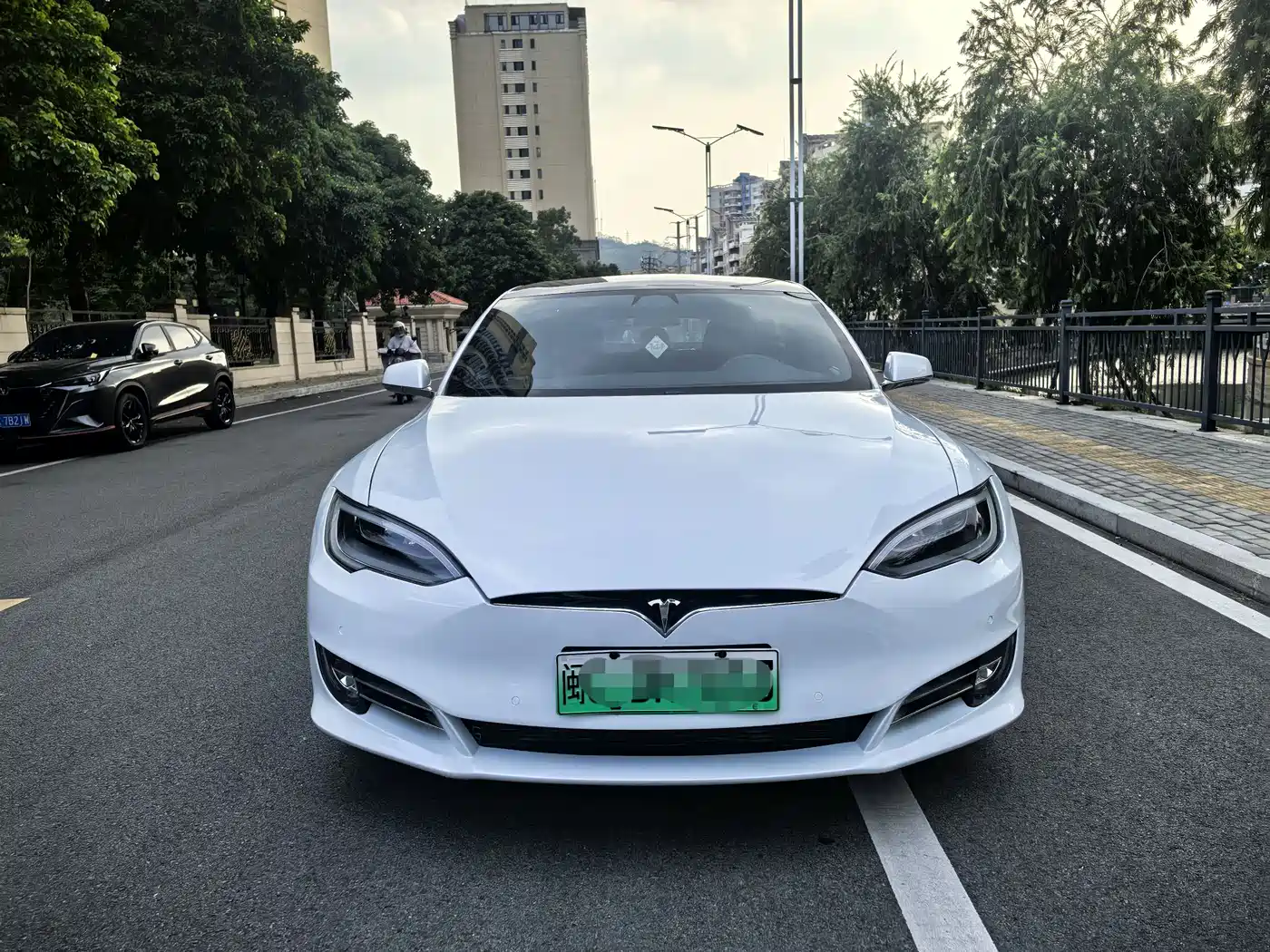 TESLA MODEL S