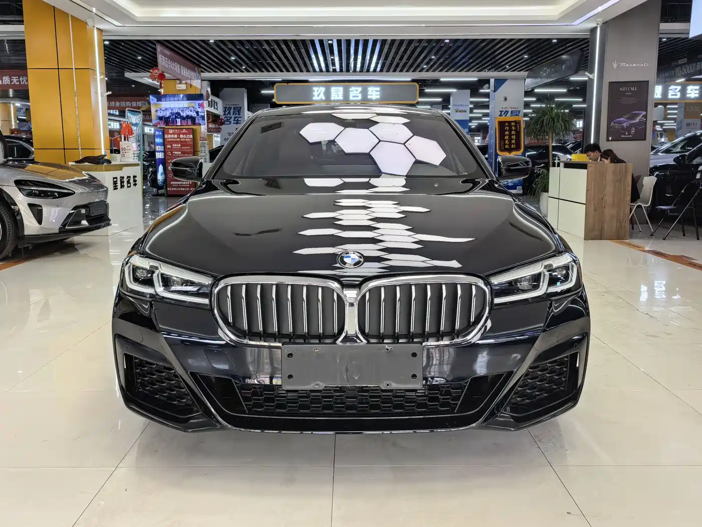 BMW 5 Series 2022 Model Second Facelift 525Li M Sport Package фото 2