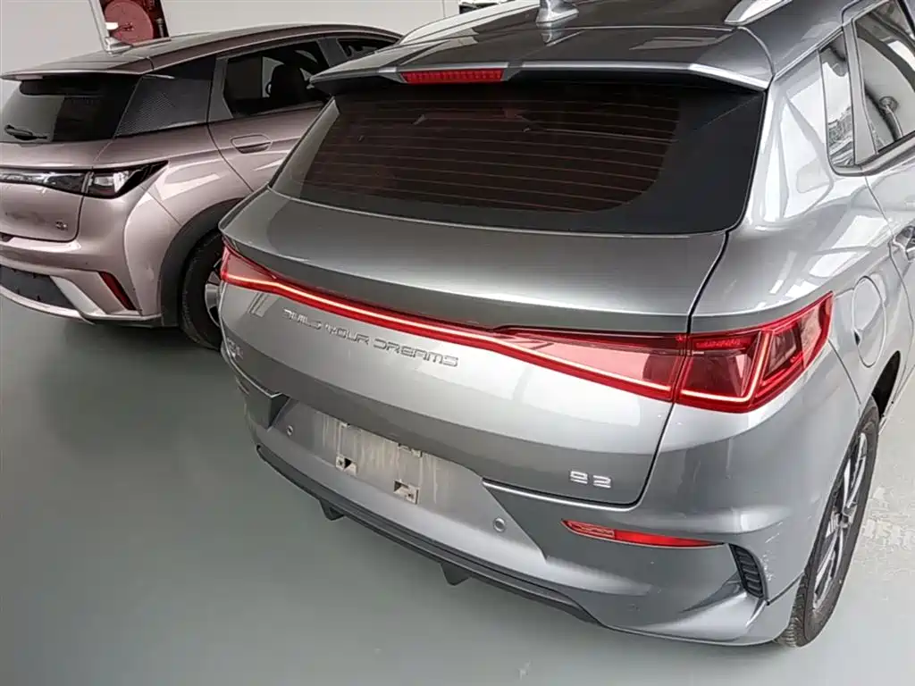 BYD E2