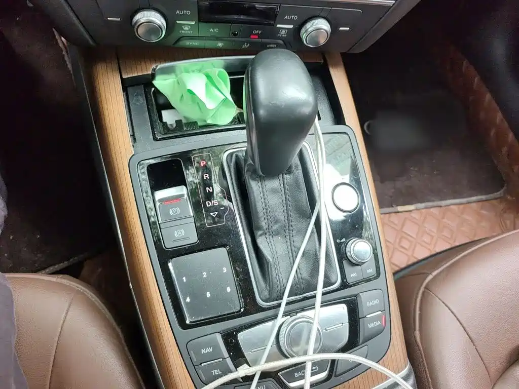 Фото 7 - Audi A6L