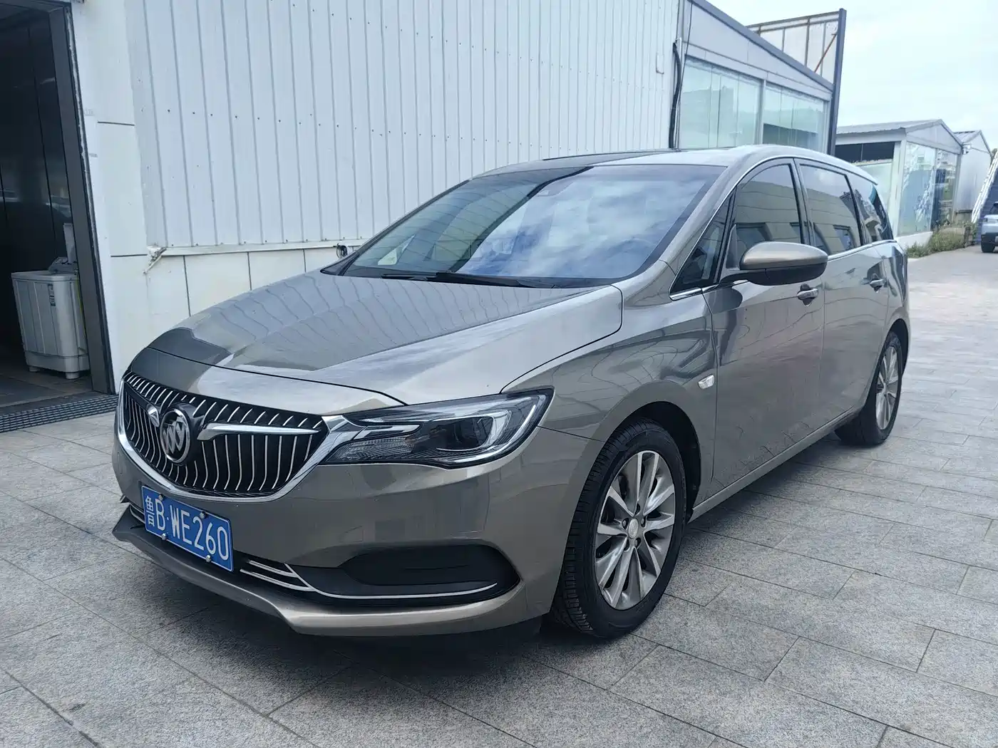 Фото 1 - Buick GL6