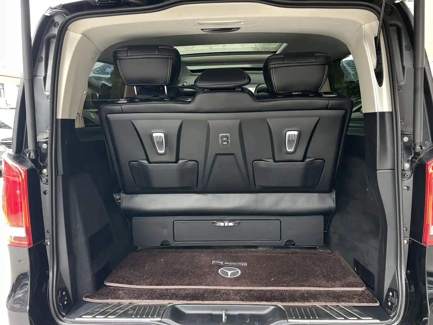 Mercedes-Benz V-Class 2020 Model V 260 L Long Wheelbase Luxury фото 25