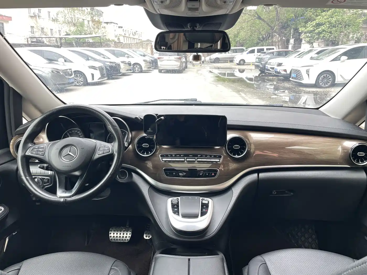 Mercedes-Benz V-Class 2020 Model V 260 L Long Wheelbase Luxury фото 13