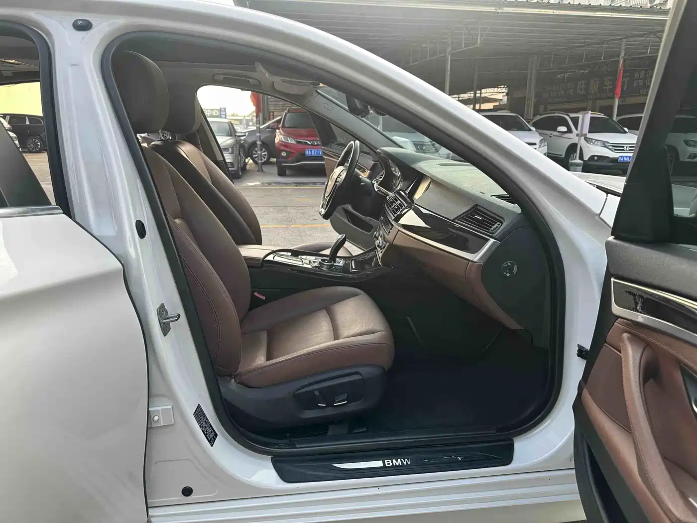 BMW 5 Series 2014 525Li Leading фото 9