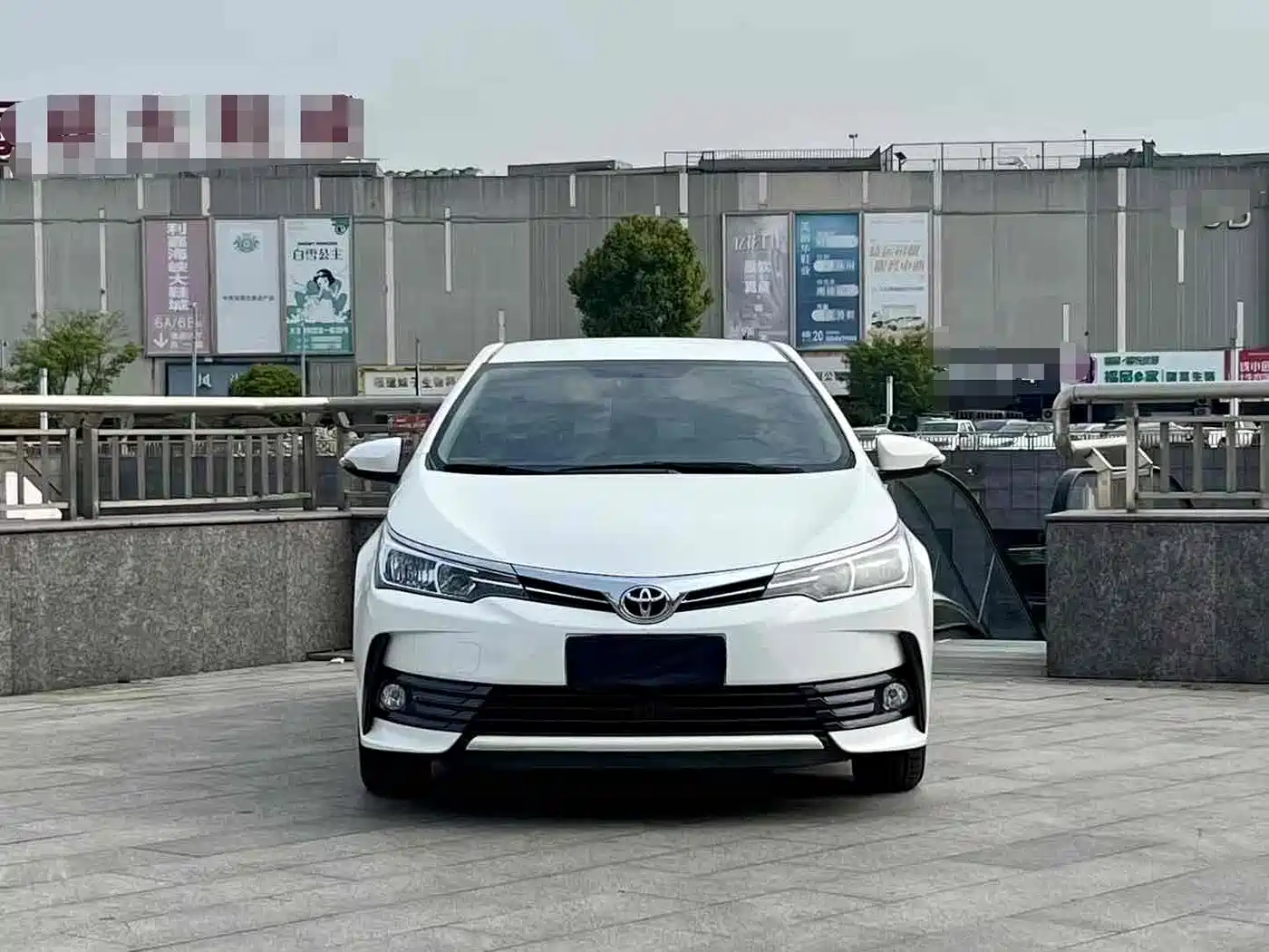 Фото 2 - Toyota Corolla