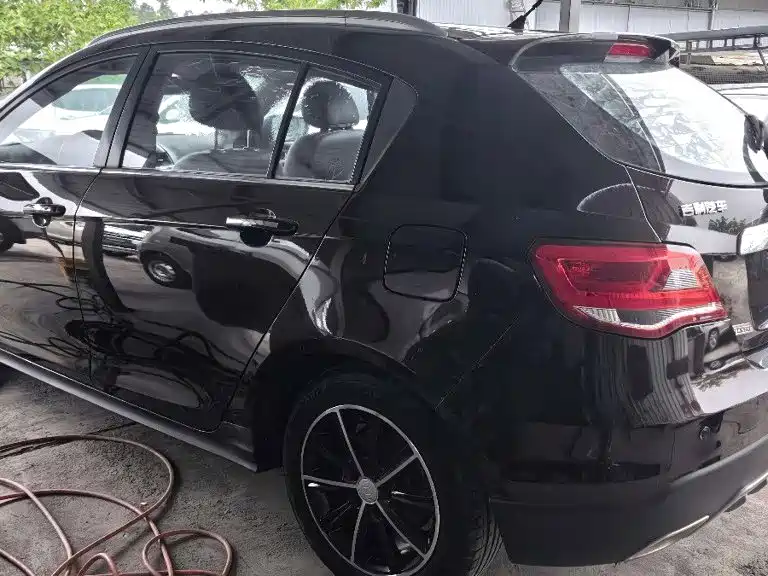 Фото 3 - Geely Emgrand