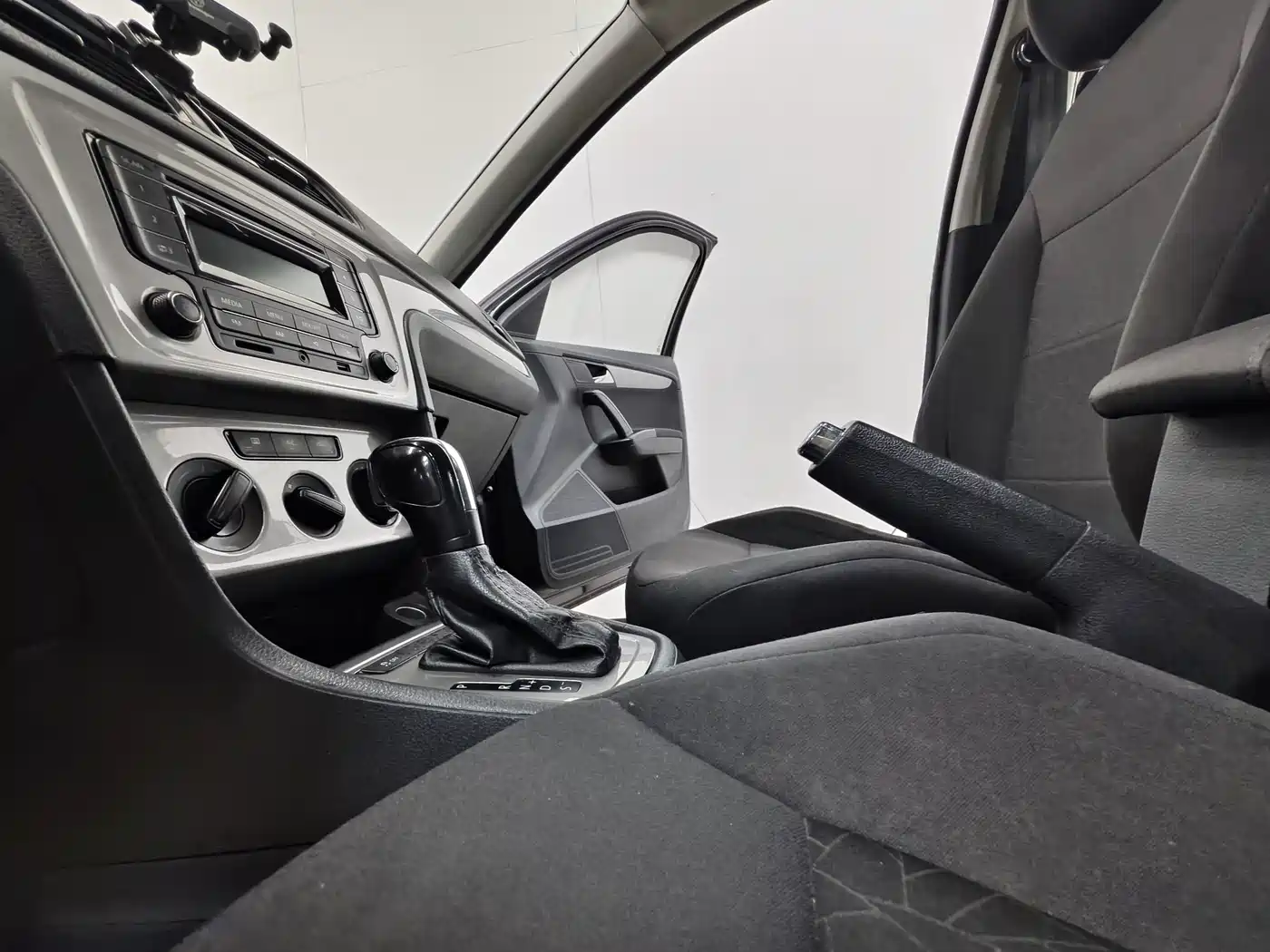 Volkswagen Lavida 2013 1.6L Automatic Trend Edition фото 11