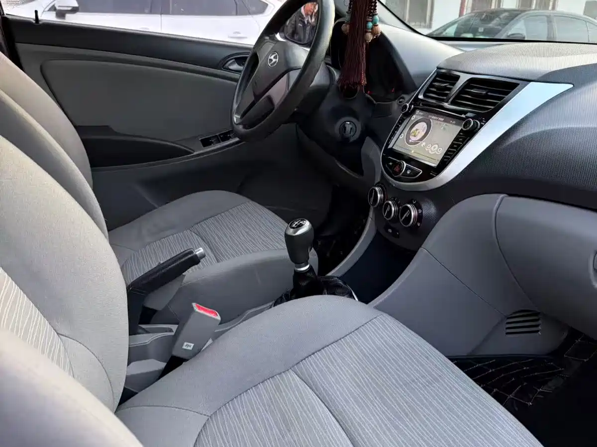 Hyundai Verna 2014 1.4L Manual Smart GLS фото 10