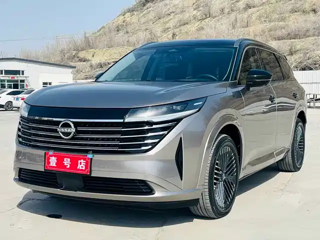 NISSAN EXPLORING THE LAND