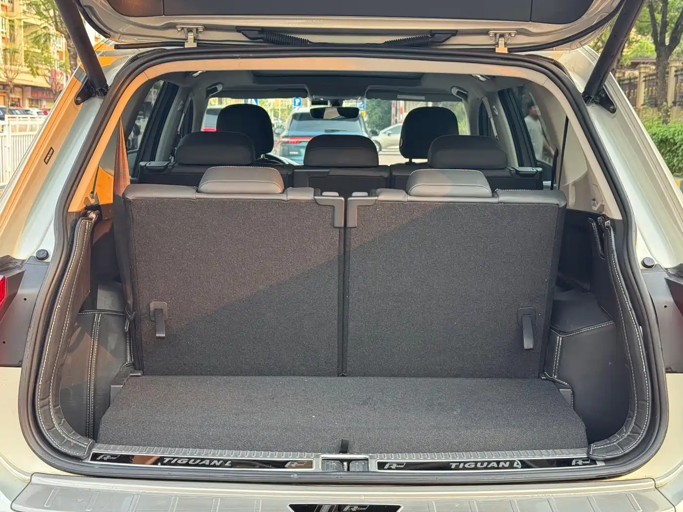 Volkswagen Tiguan L 2021 380TSI Automatic 4WD R-Line Premium 7-seater фото 9