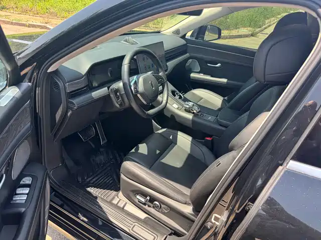AITO Wenjie AITO M5 2022 Extended Range AWD Flagship — фото 5
